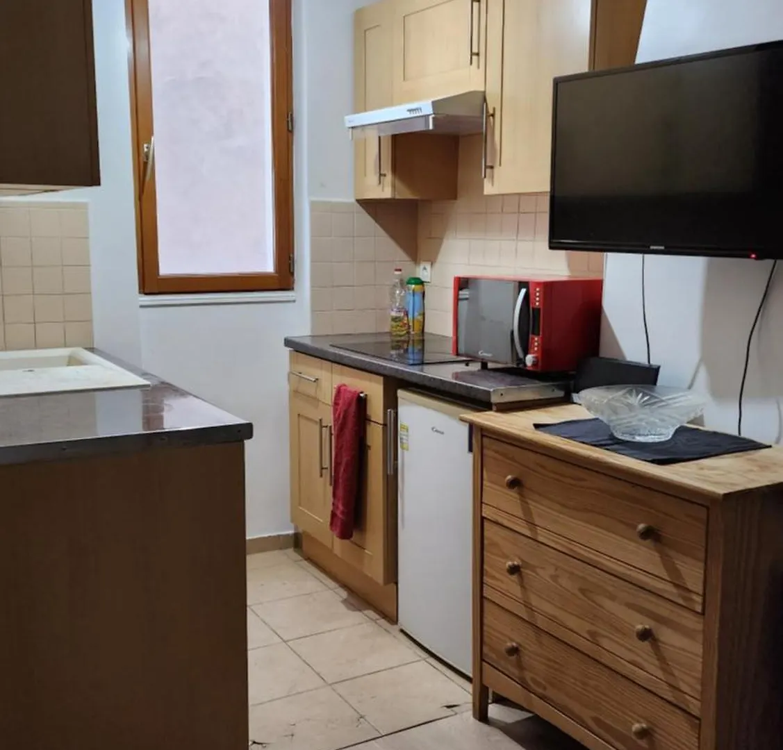 Calme Et Proche Tour Eiffel Apartment Paris