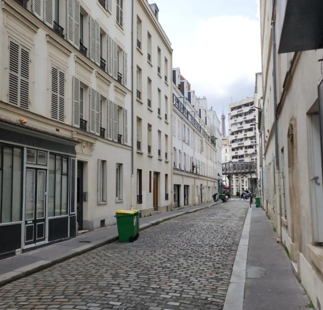Calme Et Proche Tour Eiffel Apartment Paris France