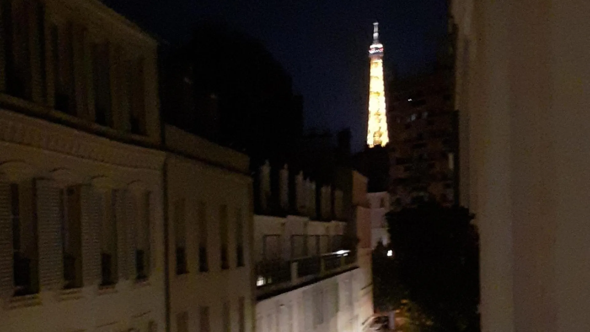 Calme Et Proche Tour Eiffel Apartment Paris